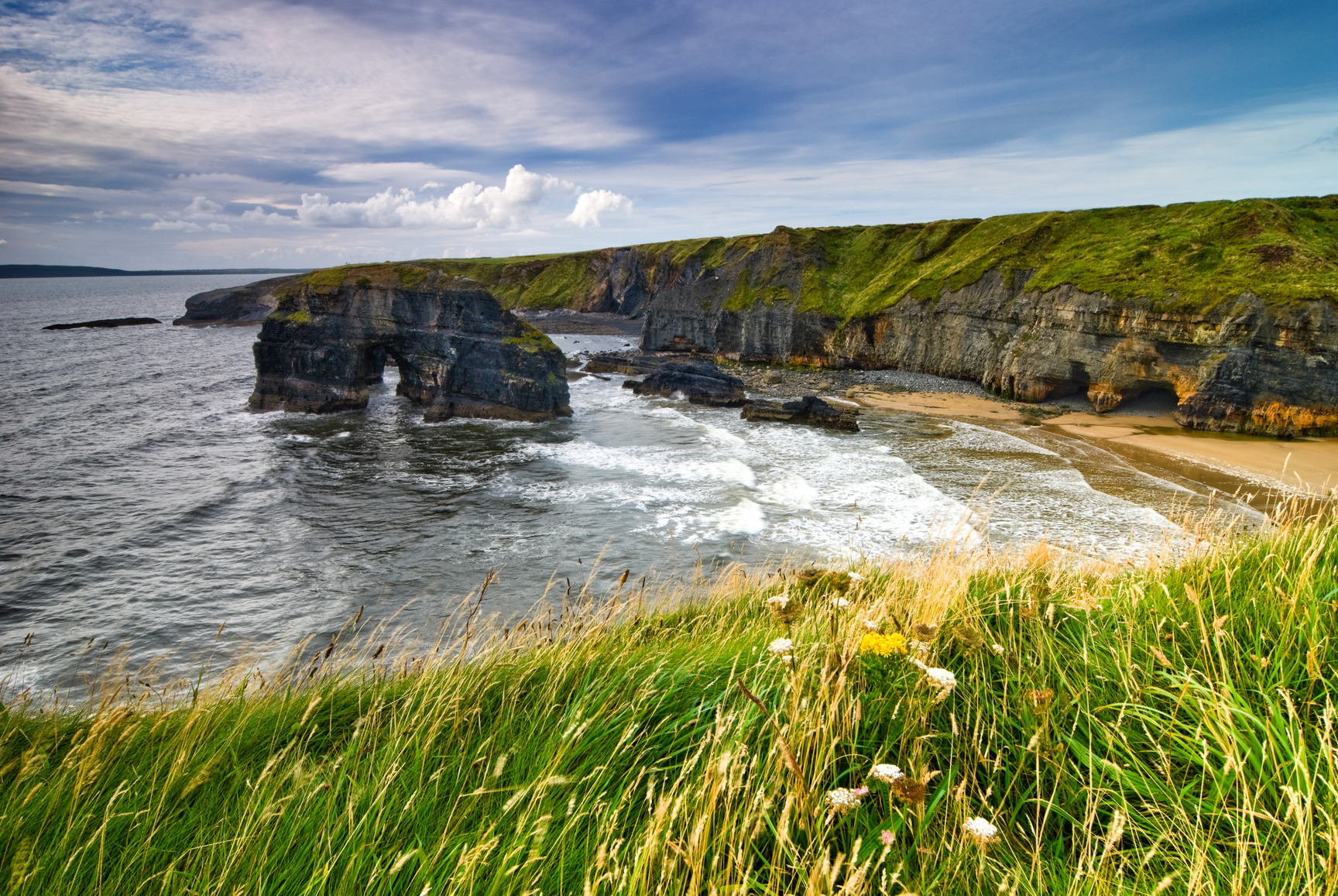 Cliffs over Atlantic Ocean in County Kerry, Republic of Ireland, Europe